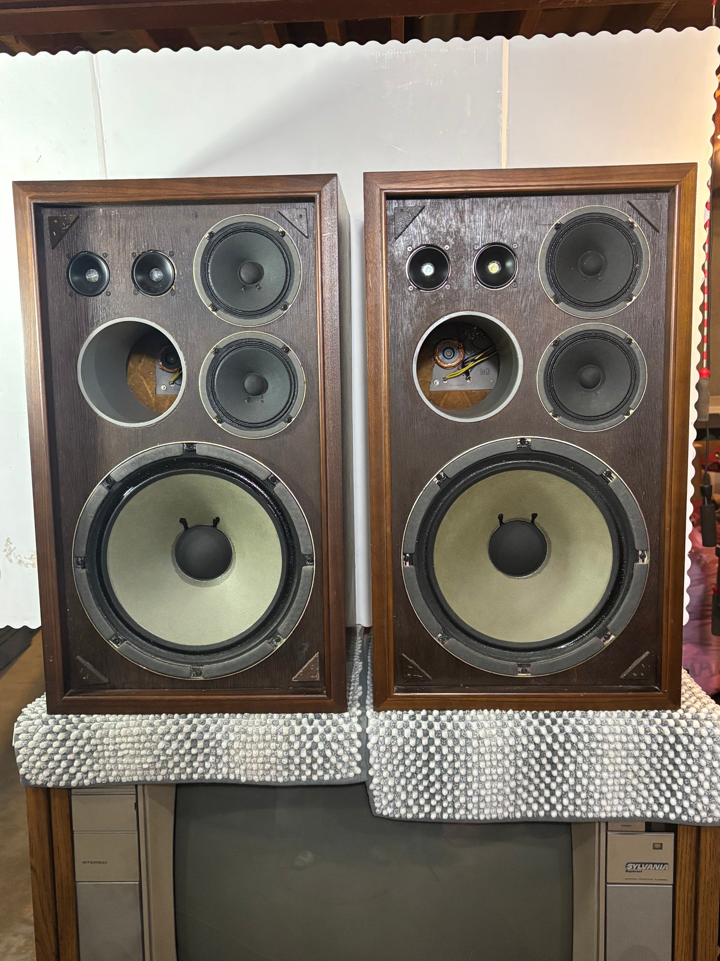 Vintage Sansui SP-200 3 way Speakers